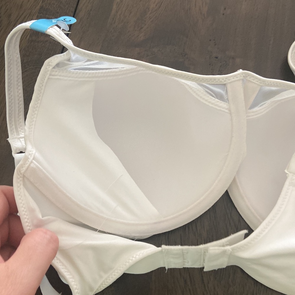 BALI 34C white comfortlite breathable bra NWT *some blue spots on front and back - Picture 9 of 14